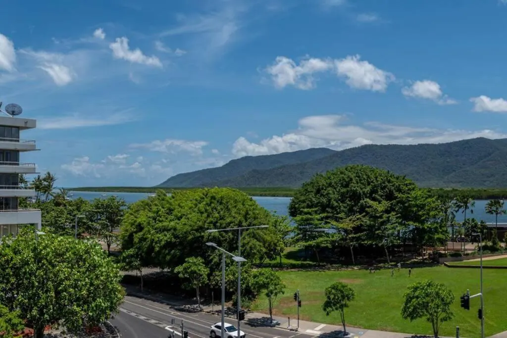 An Adorable Apartment On Abbott - Stunning Views Cairns 0*,  Australie